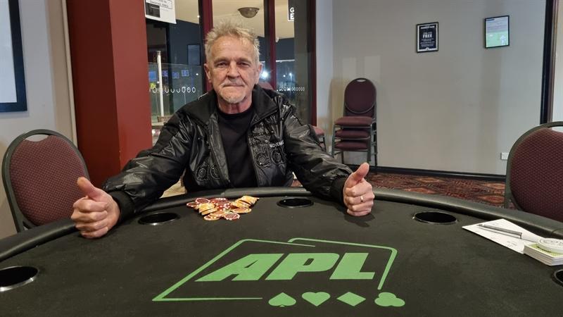 Moe hotel $20 buyin